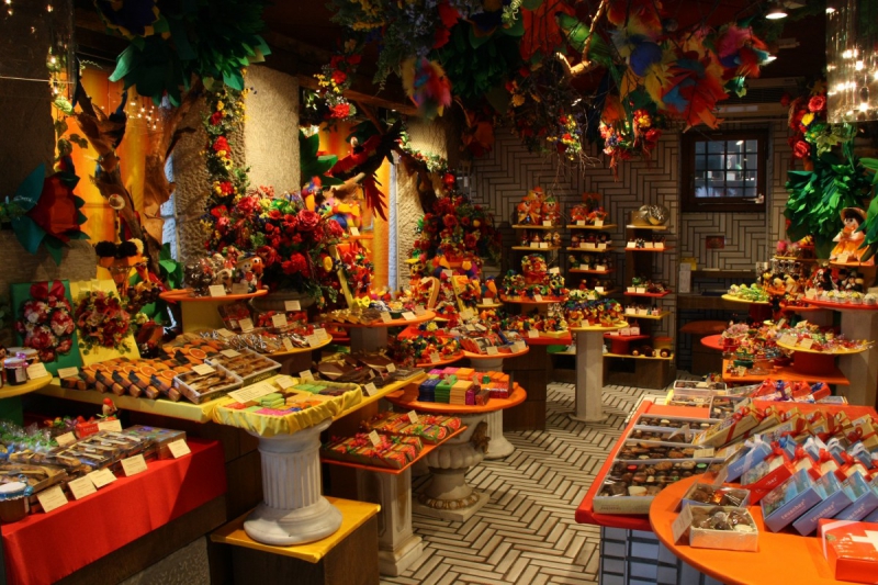 vente-LA CRAU-min_candy_store_chocolate_shop_chocolate_switzerland-393515